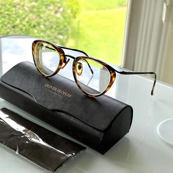 Oliver Peoples OP-9 Vintage 1980s Tortoise Eyeglasses in Mint Condition - Picture 4 of 15
